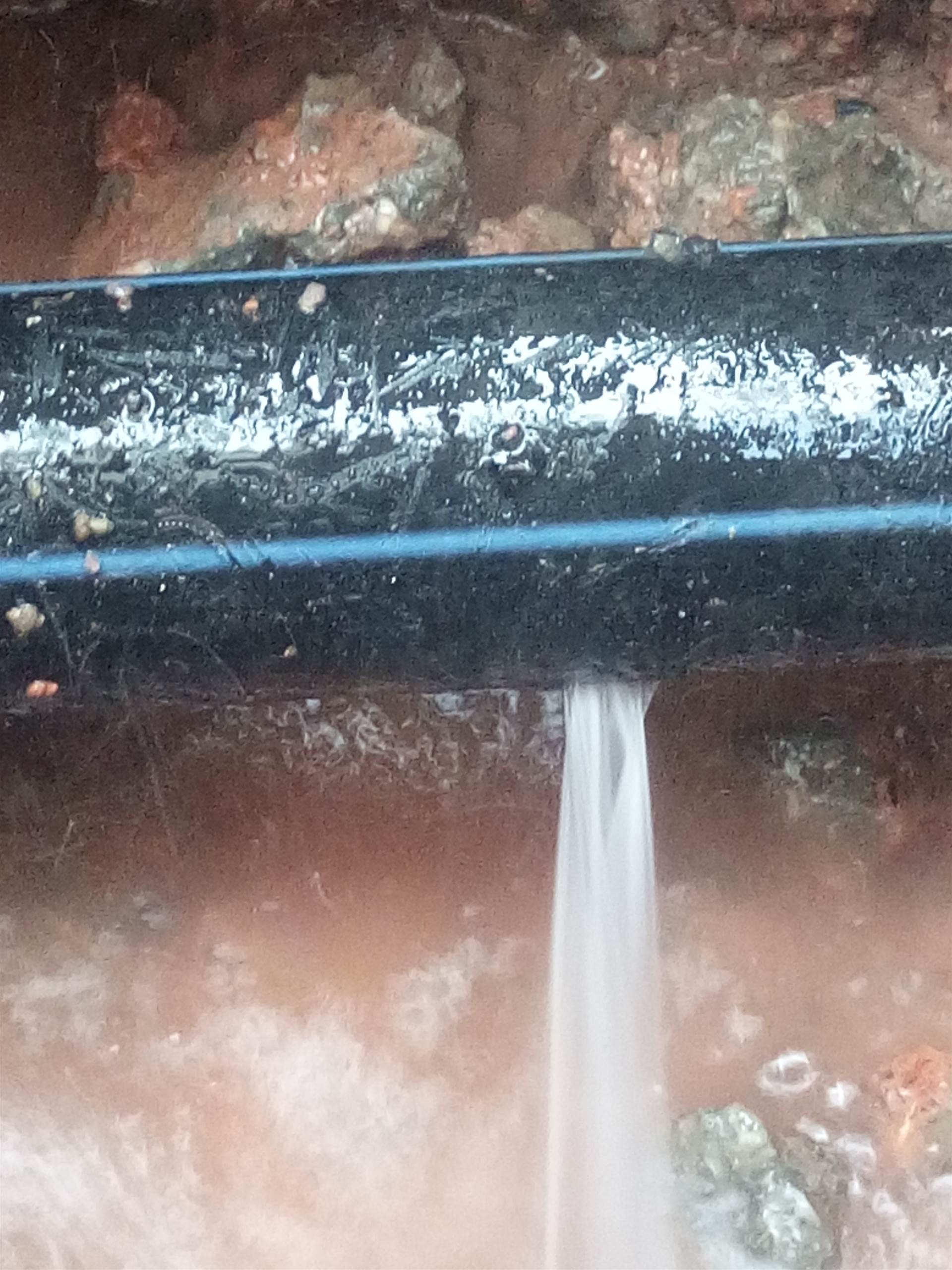 水管漏水水表会转吗_水管漏水水费能减免_水表前水管漏水水费