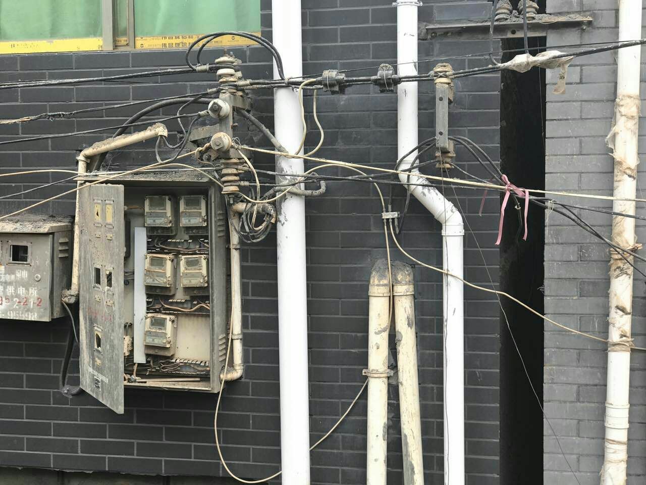 三相电表接两相电电表走吗_老式电表怎么偷电_老式电表怎么偷电